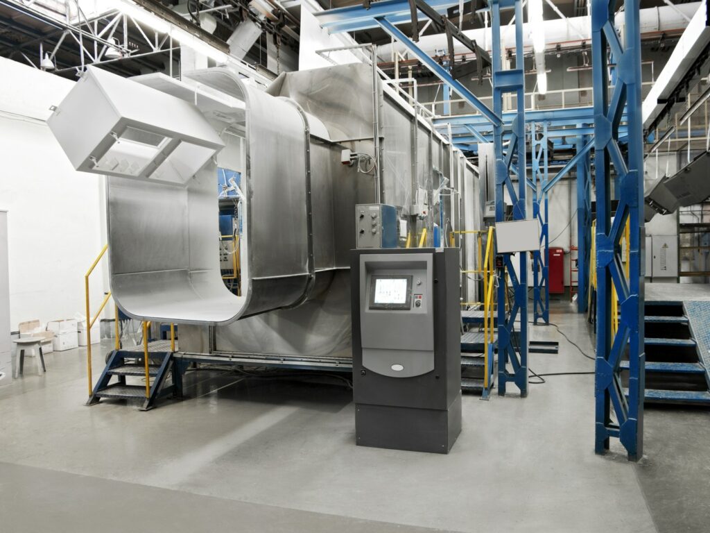 Jak zadbać o porządek w obiekcie przemysłowym?